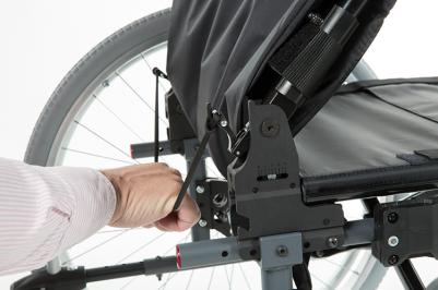 Fauteuil roulant Invacare pliant - Dossier réglable 